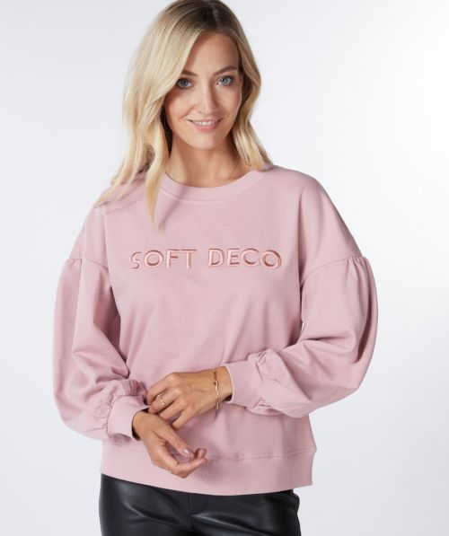 Sweater 3D embroidery