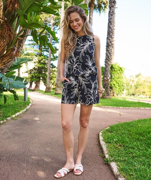 Shorts flower embroidery