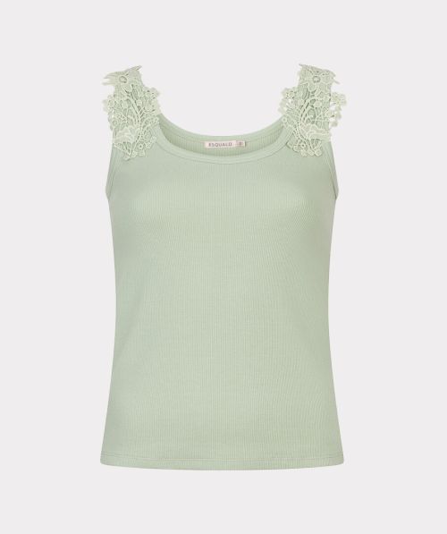 Singlet shoulder detail