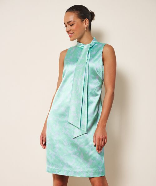 Blouse knot detail Daylight