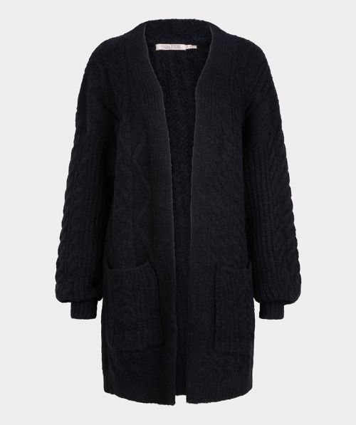 Cardigan cable knit pockets