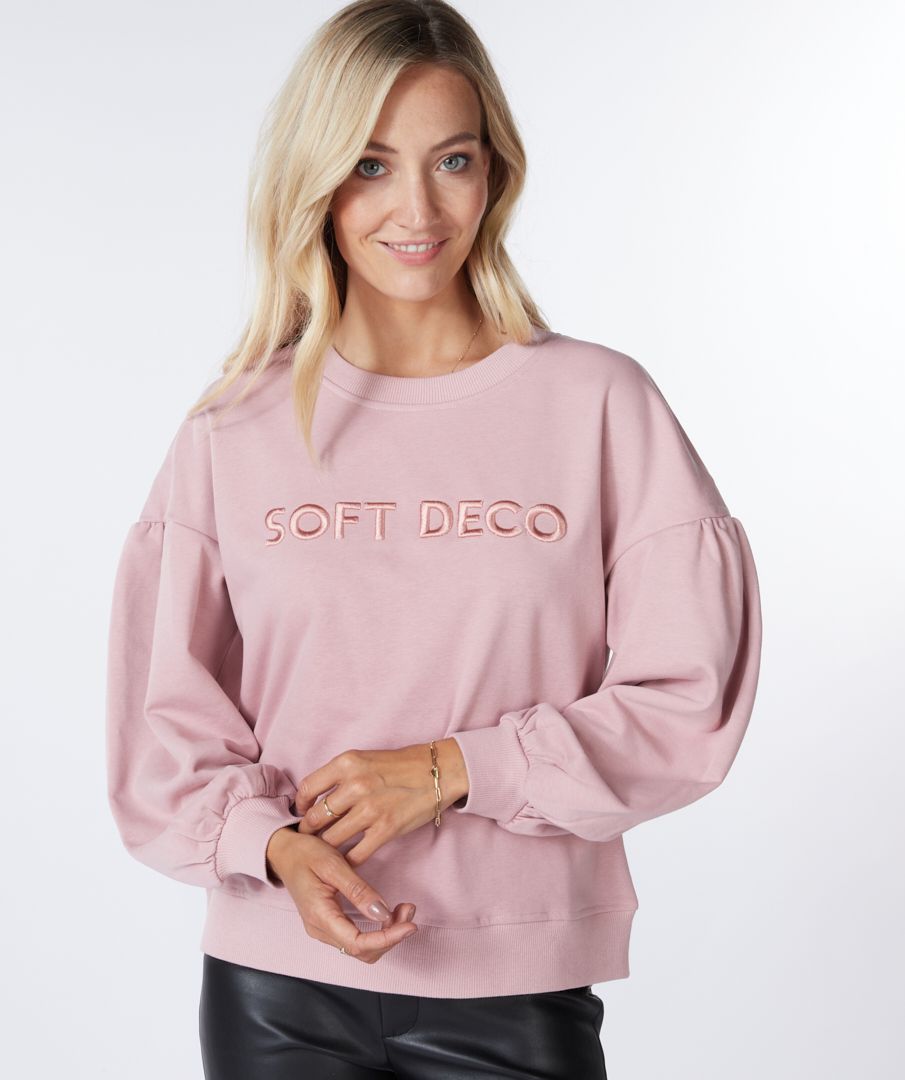 Sweater 3D embroidery