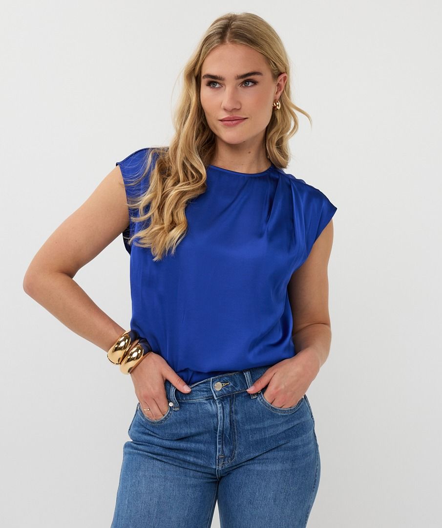 Top gathering satin look
