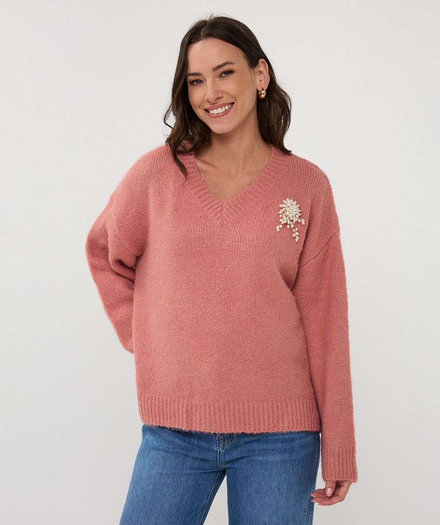 Sweater V-neck brooch