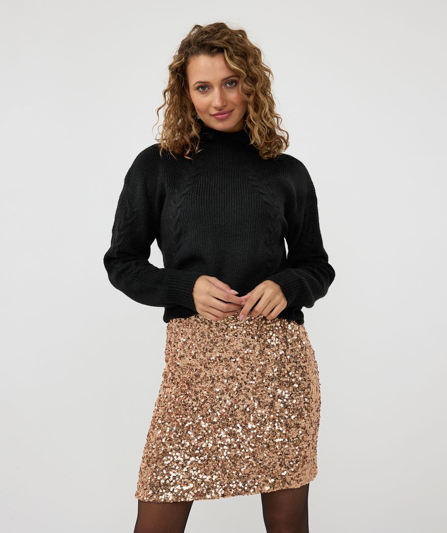 Sweater oblique cable