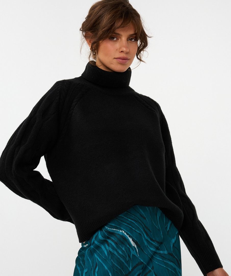 Sweater raglan col cable sleeve
