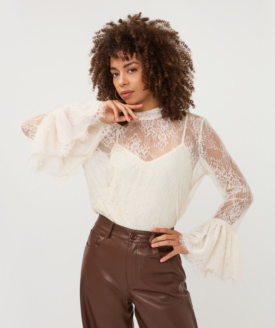 Blouse trumpet sleeve lace
